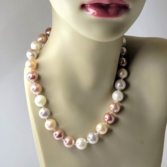 Peach and White Pearl Choker Necklace - Picture 2 of 8